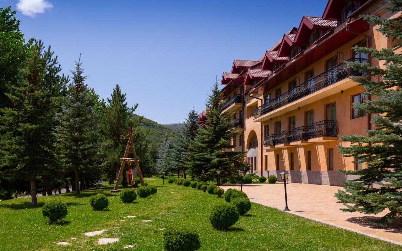 Tsaghkadzor Marriott Hotel Exteriör bild